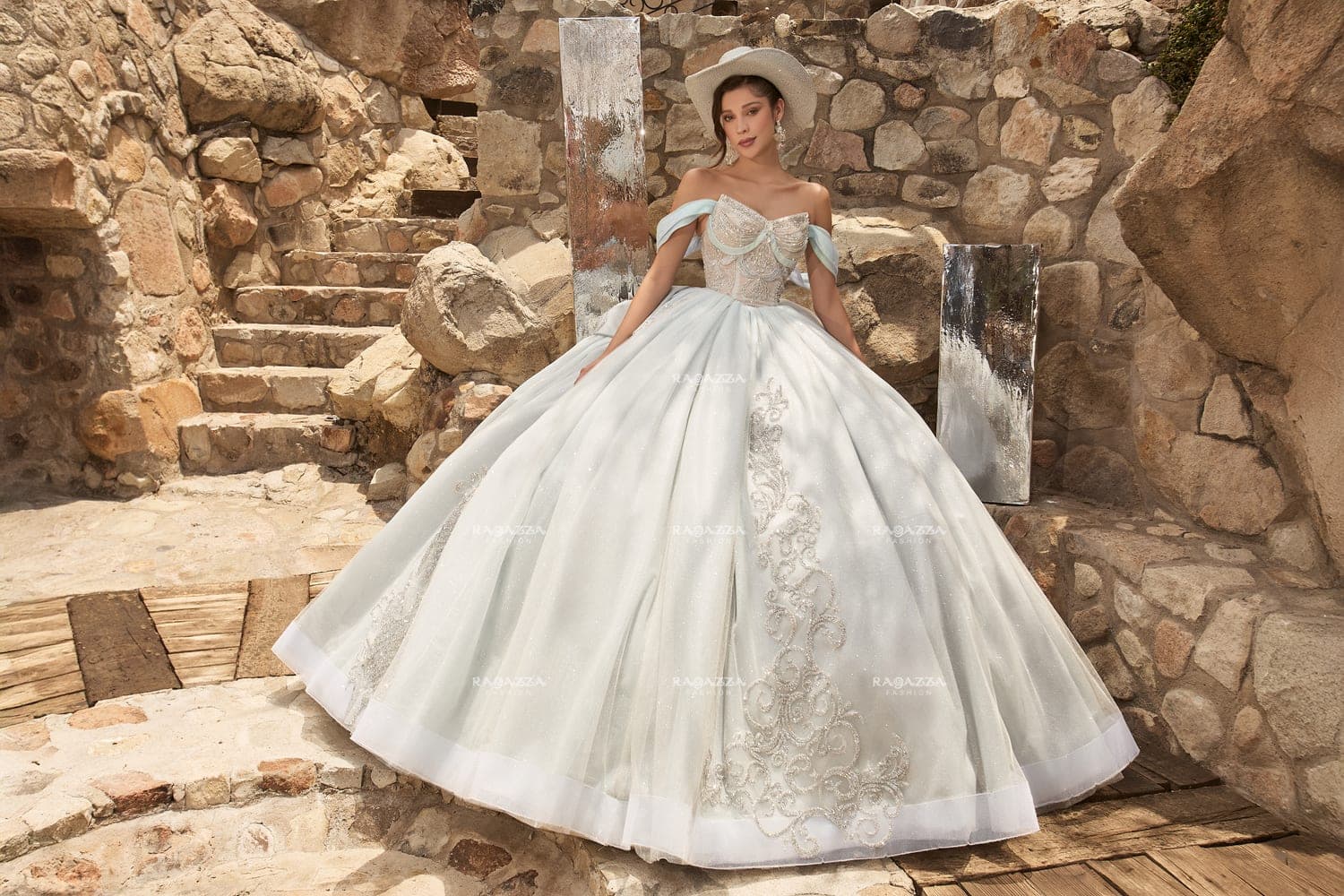 EV86-686 — GRIS CELESTE - Caza Blanca Couture Phoenix